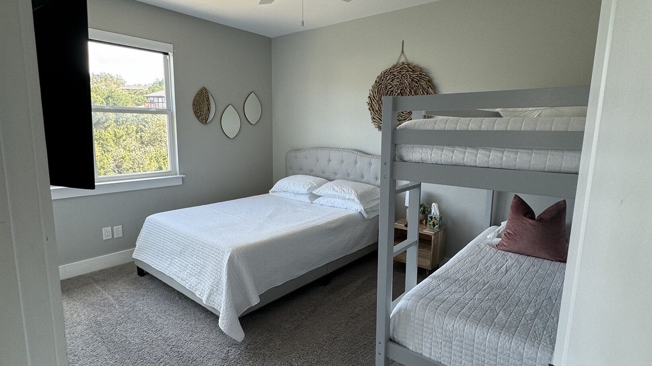 Photo of Bedroom in Point Venture