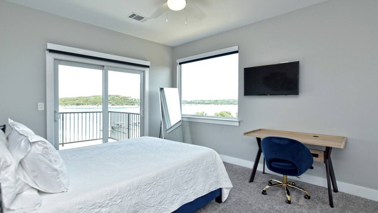Photo of Bedroom in Point Venture