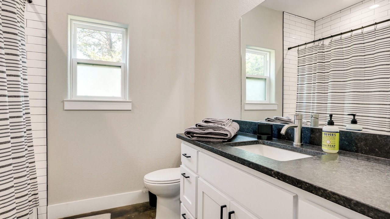 Photo of Bathroom in Pottsboro