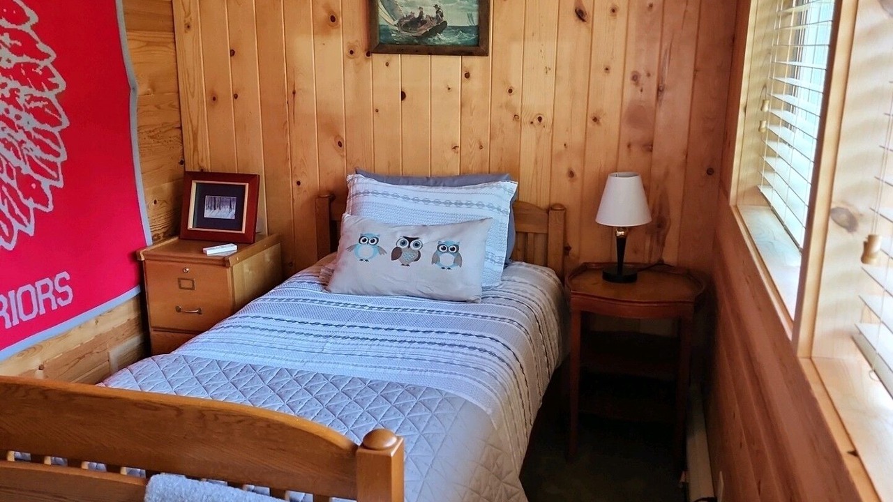 Photo of Bedroom in White Pine