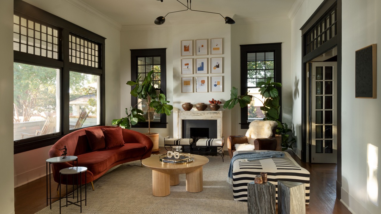 Photo of Livingroom in Austin Ave.
