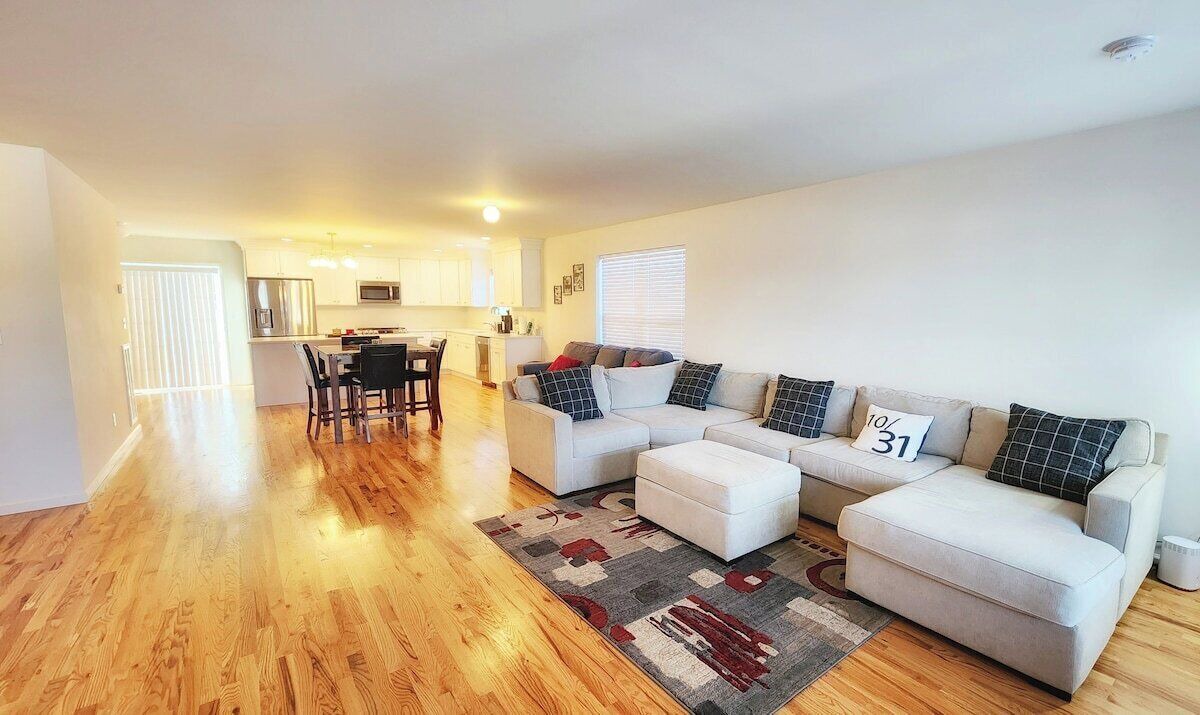 Photo of Livingroom in Amityville