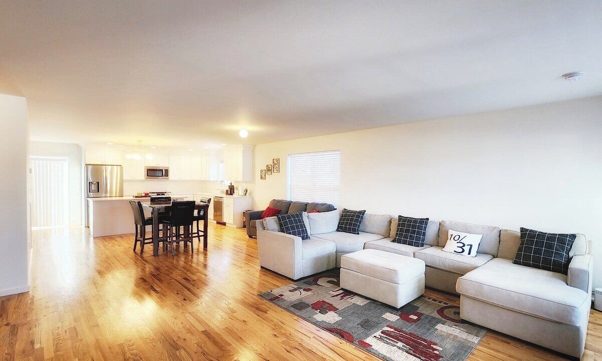 Photo of Livingroom in Amityville