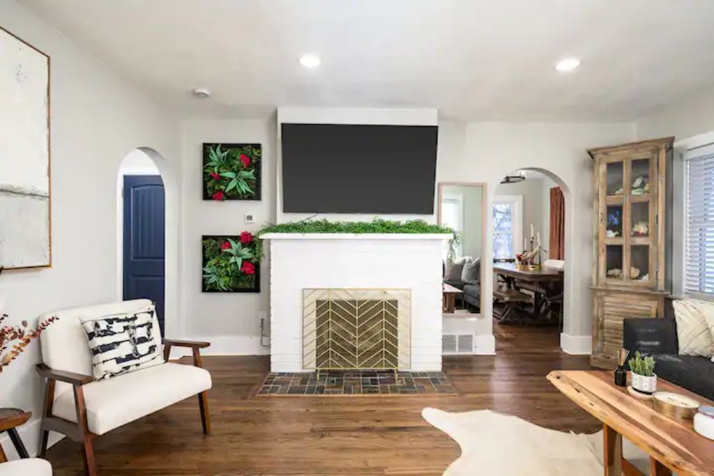 Photo of Livingroom in Edgewater