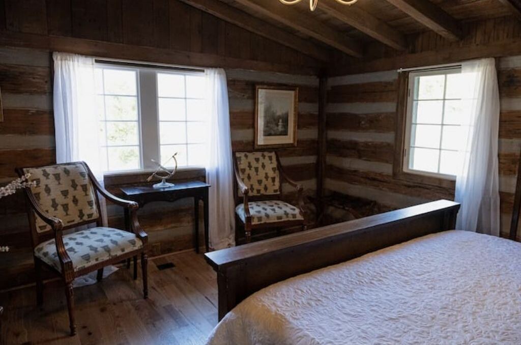 Photo of Bedroom in Hendersonville