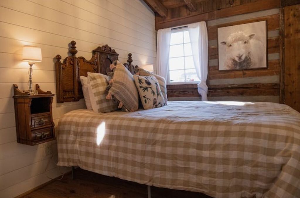Photo of Bedroom in Hendersonville