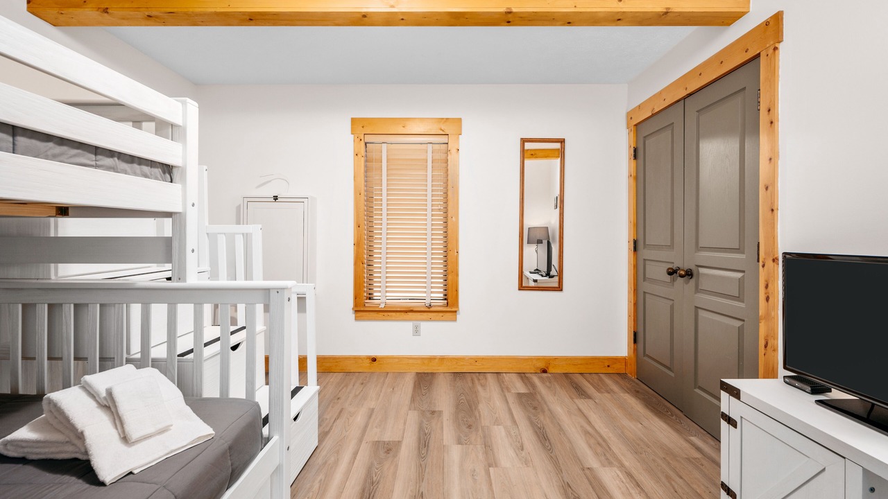 Photo of Bedroom in Maple City