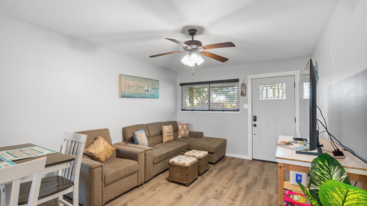 Photo of Livingroom in Bay Area