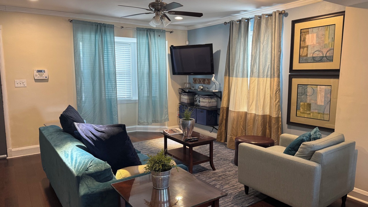 Photo of Livingroom in West Arlington