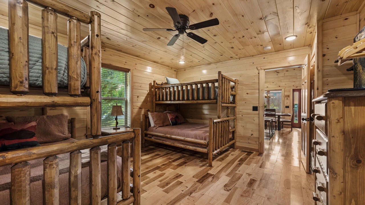 Photo of Bedroom in White Oak Lodge