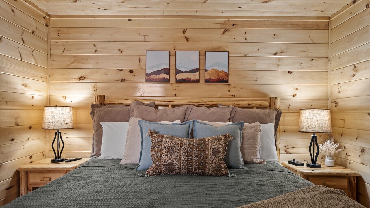 Photo of Bedroom in White Oak Lodge