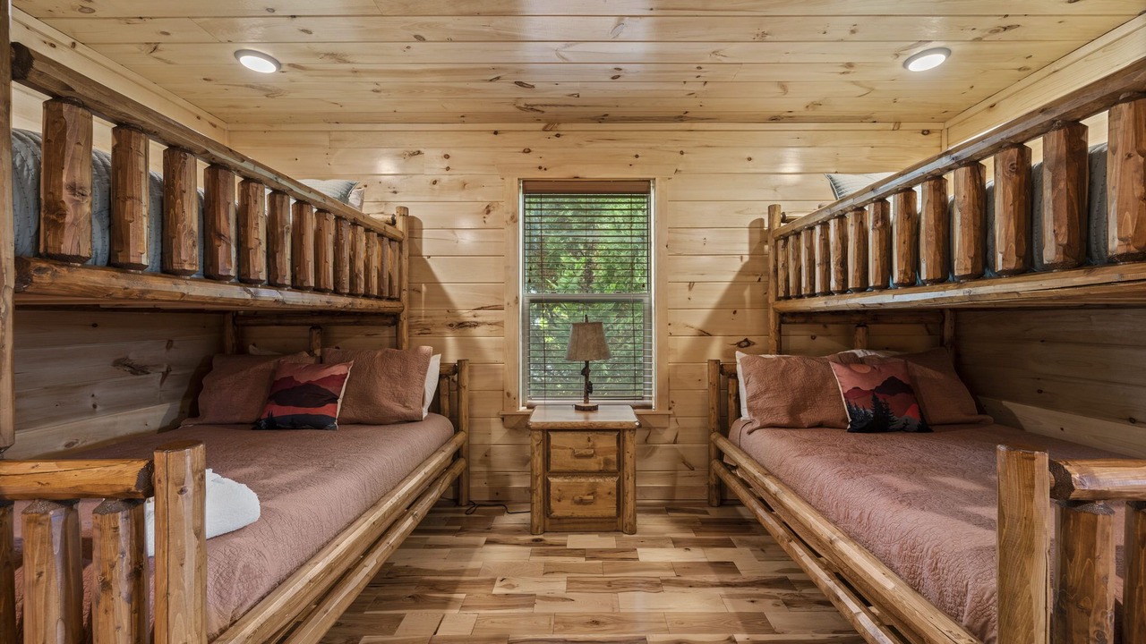 Photo of Bedroom in White Oak Lodge