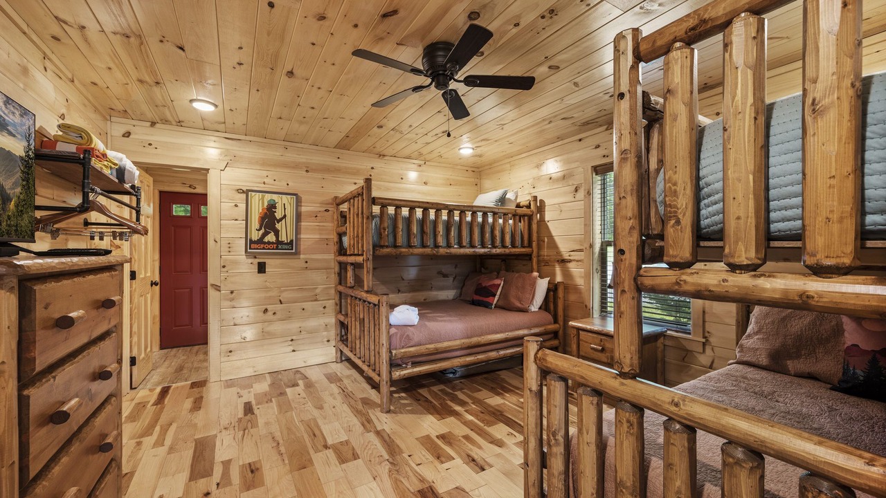 Photo of Bedroom in White Oak Lodge