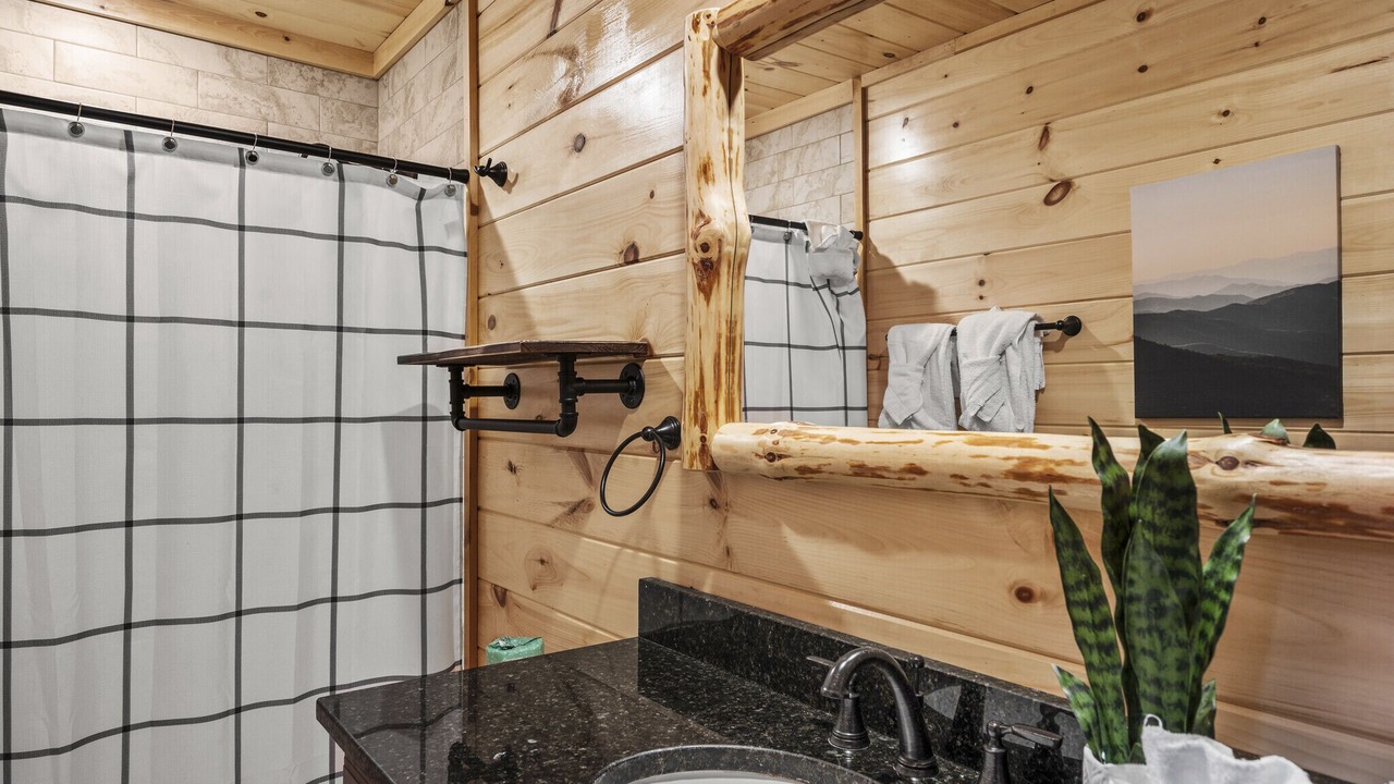 Photo of Bathroom in White Oak Lodge