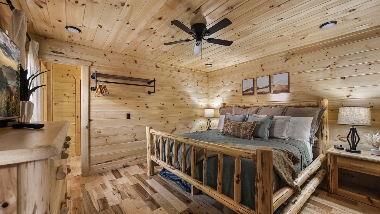 Photo of Bedroom in White Oak Lodge