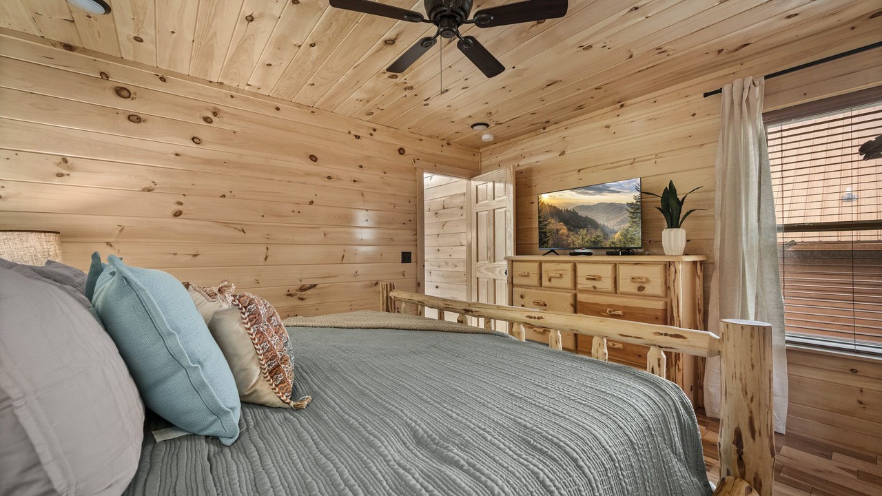 Photo of Bedroom in White Oak Lodge