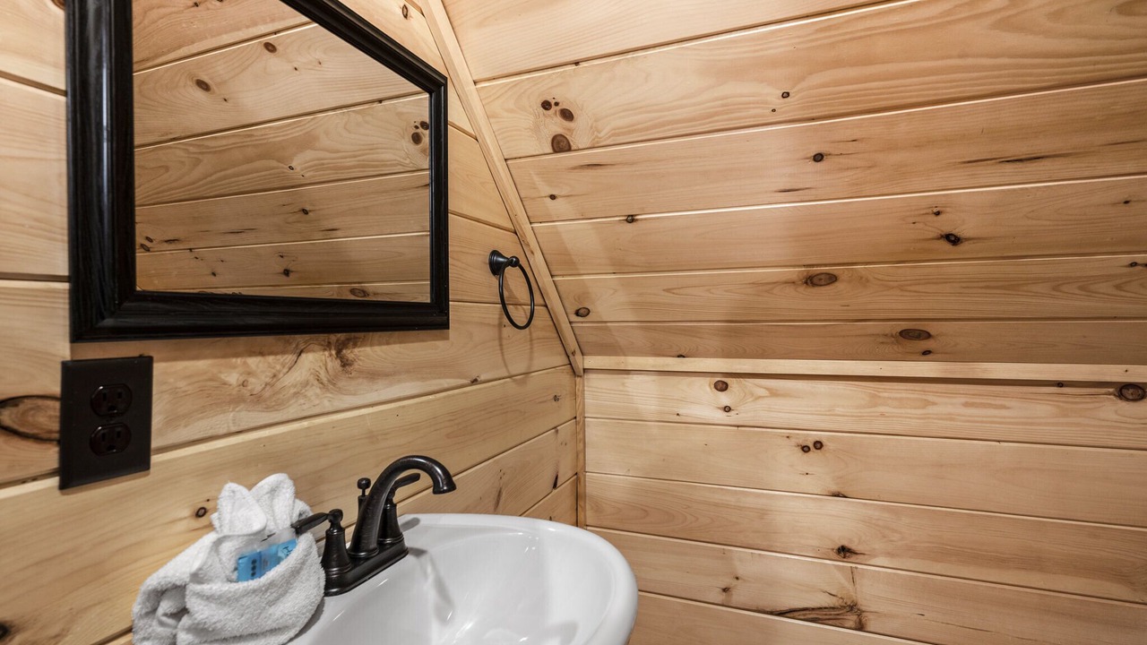 Photo of Bathroom in White Oak Lodge
