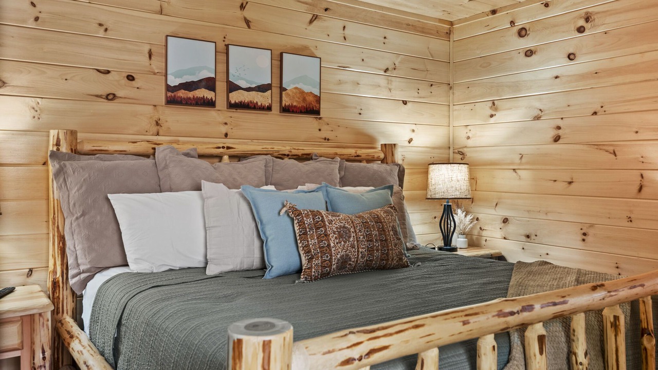 Photo of Bedroom in White Oak Lodge