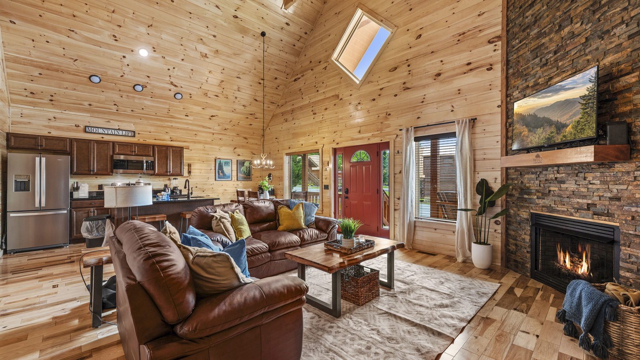 Photo of Livingroom in White Oak Lodge