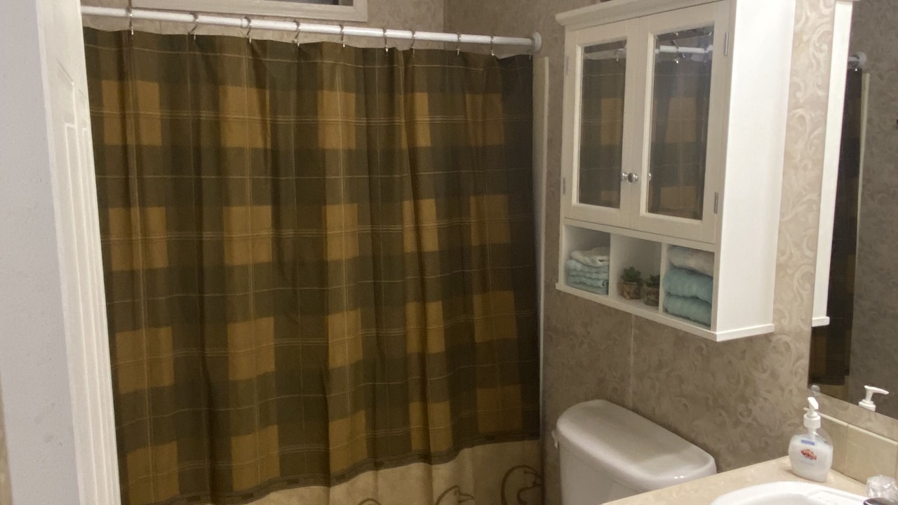 Photo of Bathroom in Hornbeak