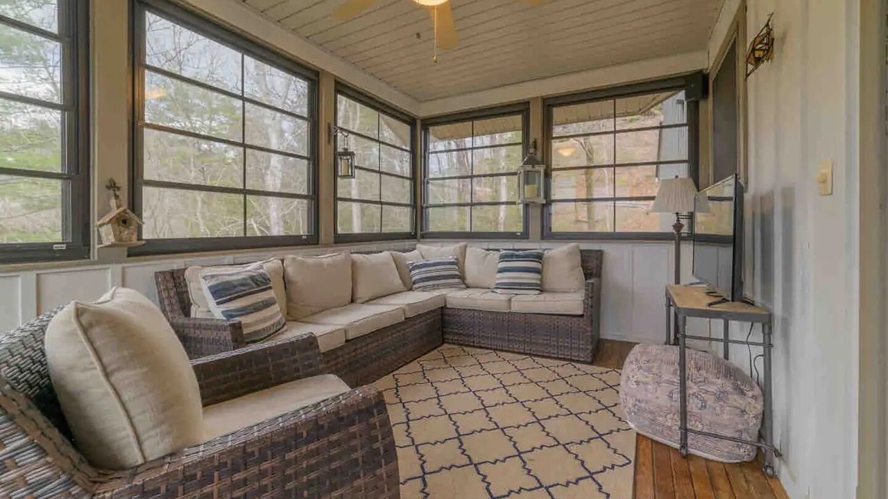 Photo of Livingroom in Pittman Center