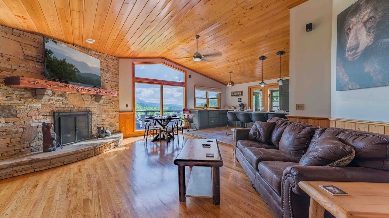 Photo of Livingroom in Pittman Center