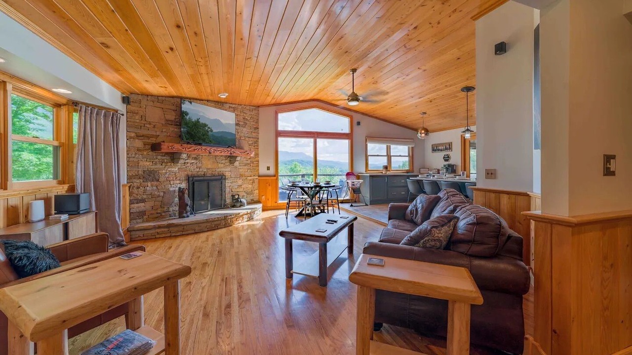 Photo of Livingroom in Pittman Center