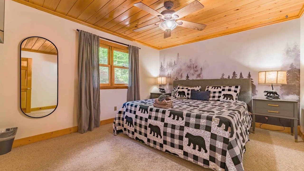 Photo of Bedroom in Pittman Center