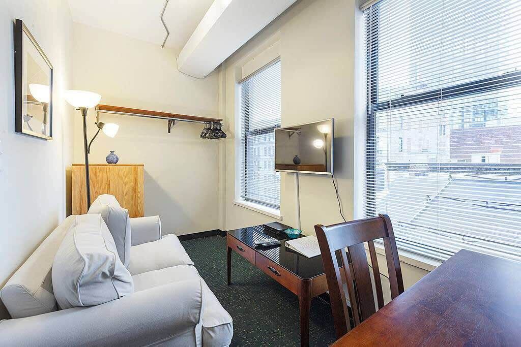 Photo of Livingroom in Downtown Boston