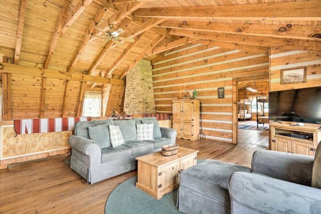 Photo of Livingroom in South Pittsburg