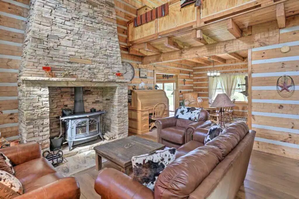 Photo of Livingroom in South Pittsburg