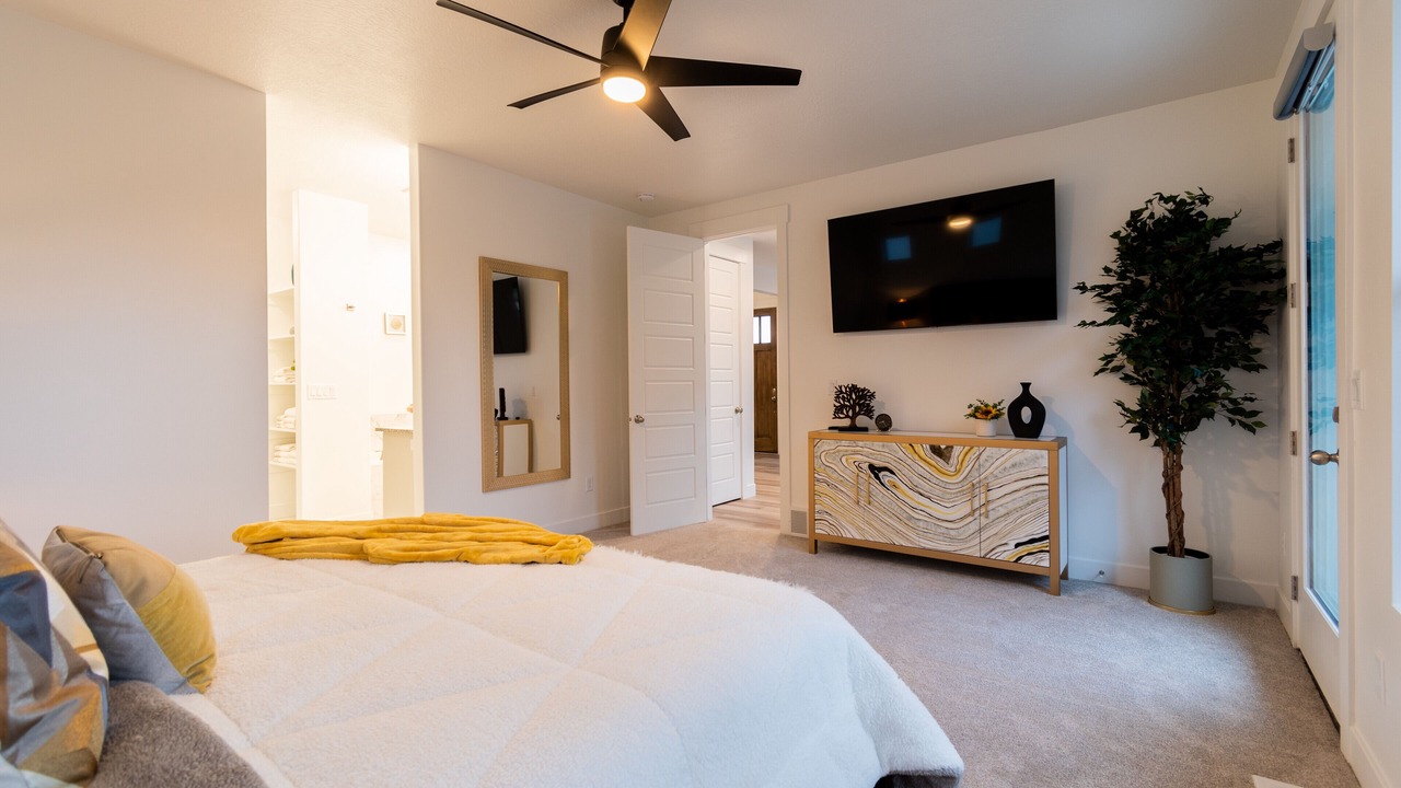 Photo of Bedroom in Midway