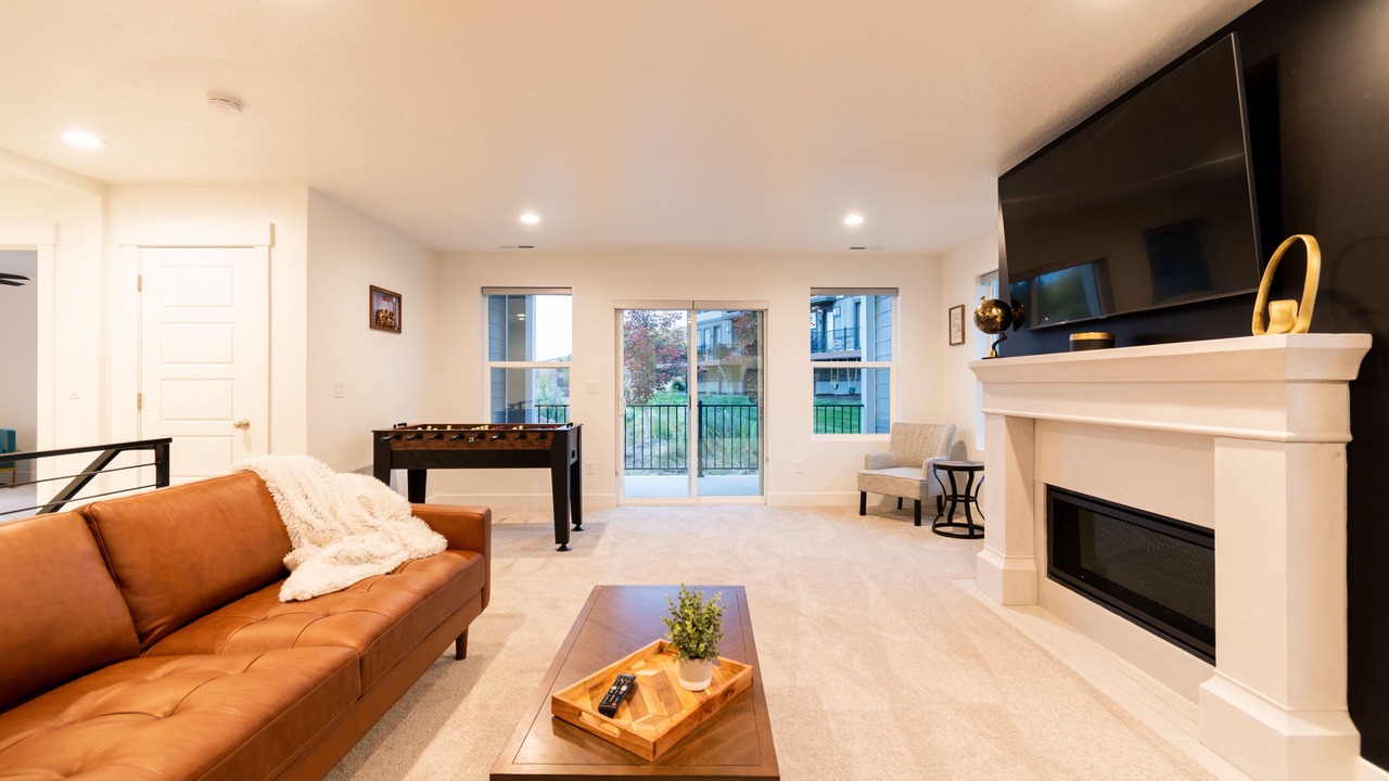 Photo of Livingroom in Midway