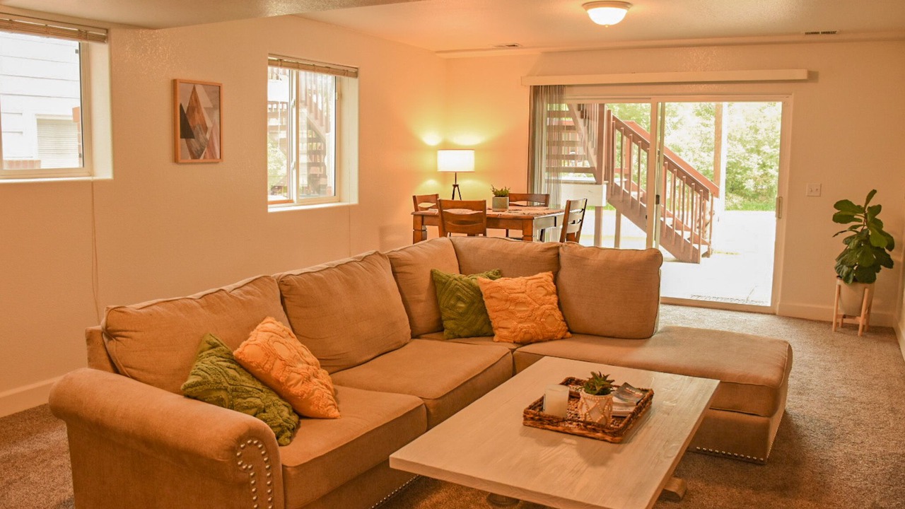 Photo of Livingroom in Jefferson Gardens