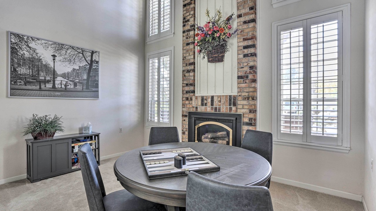 Photo of Livingroom in Englewood