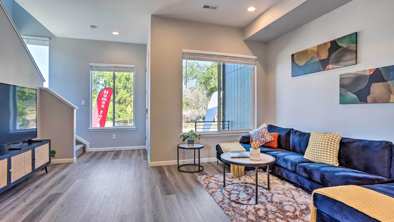 Photo of Livingroom in Dupont