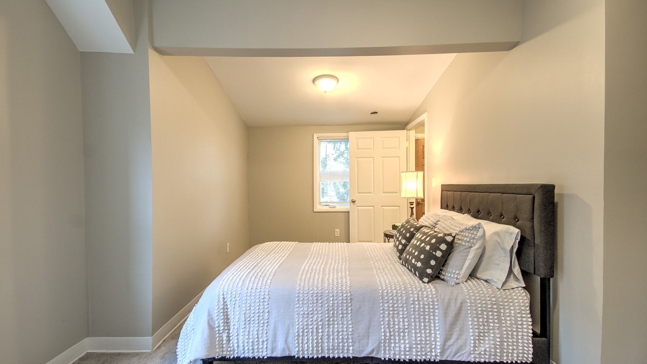 Photo of Bedroom in Lansing