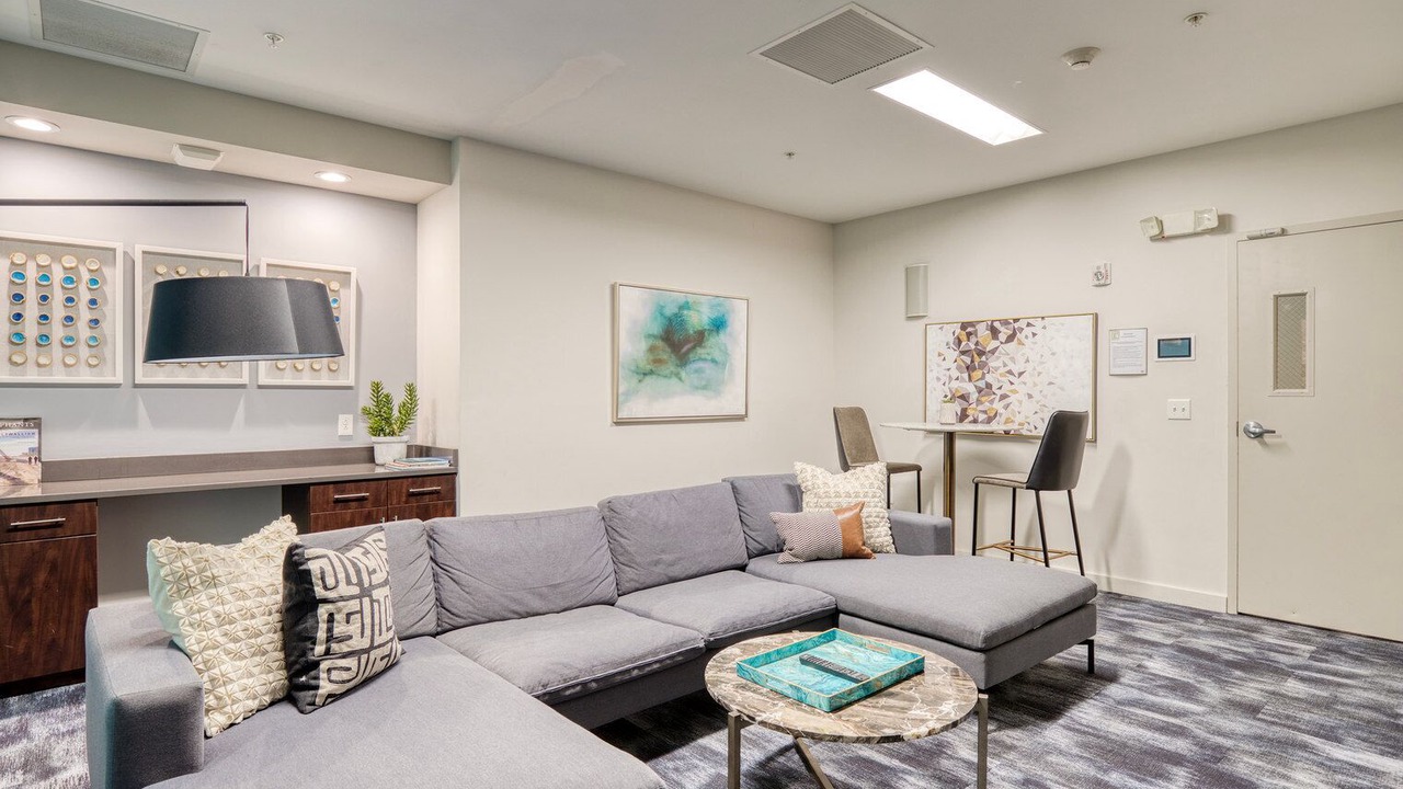 Photo of Livingroom in Commonwealth
