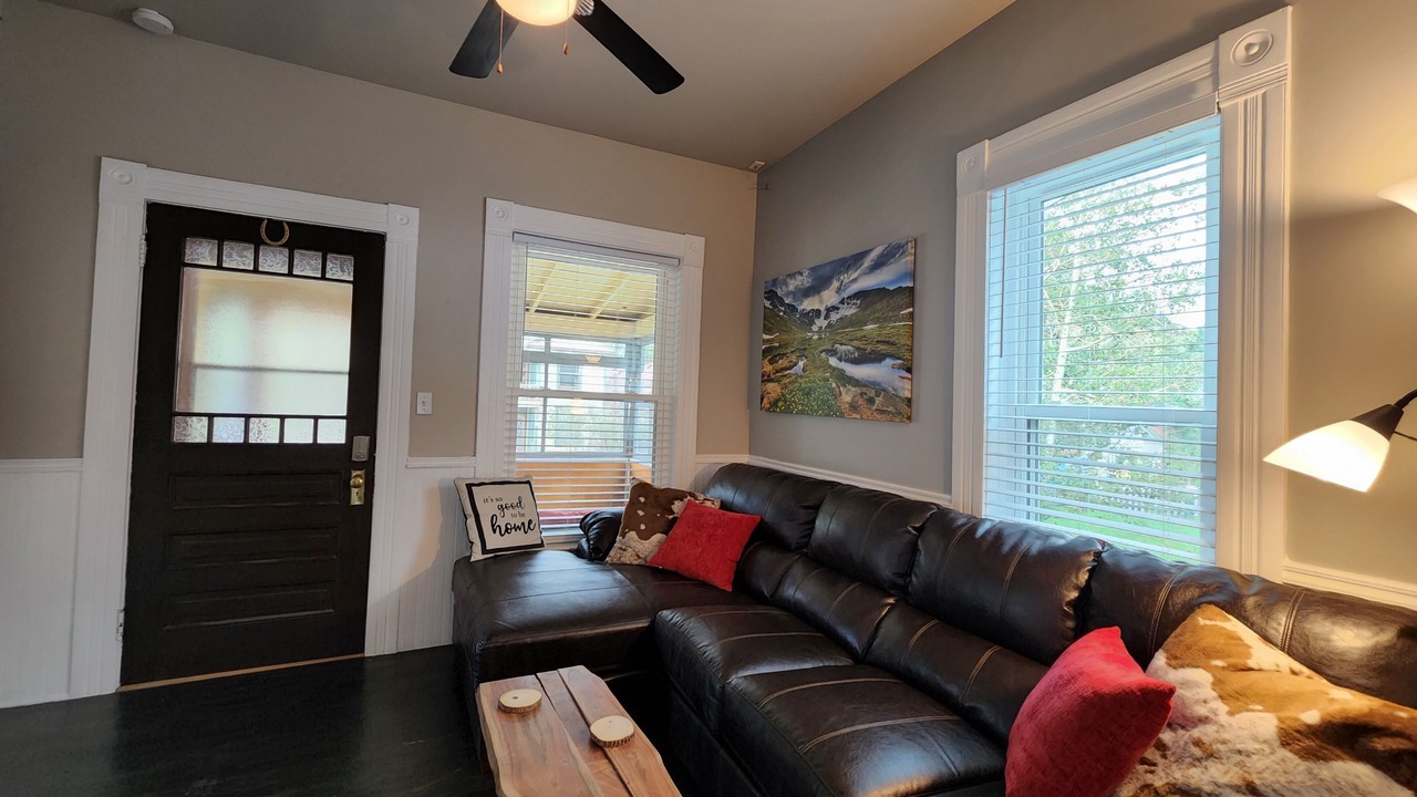 Photo of Livingroom in Idaho Springs
