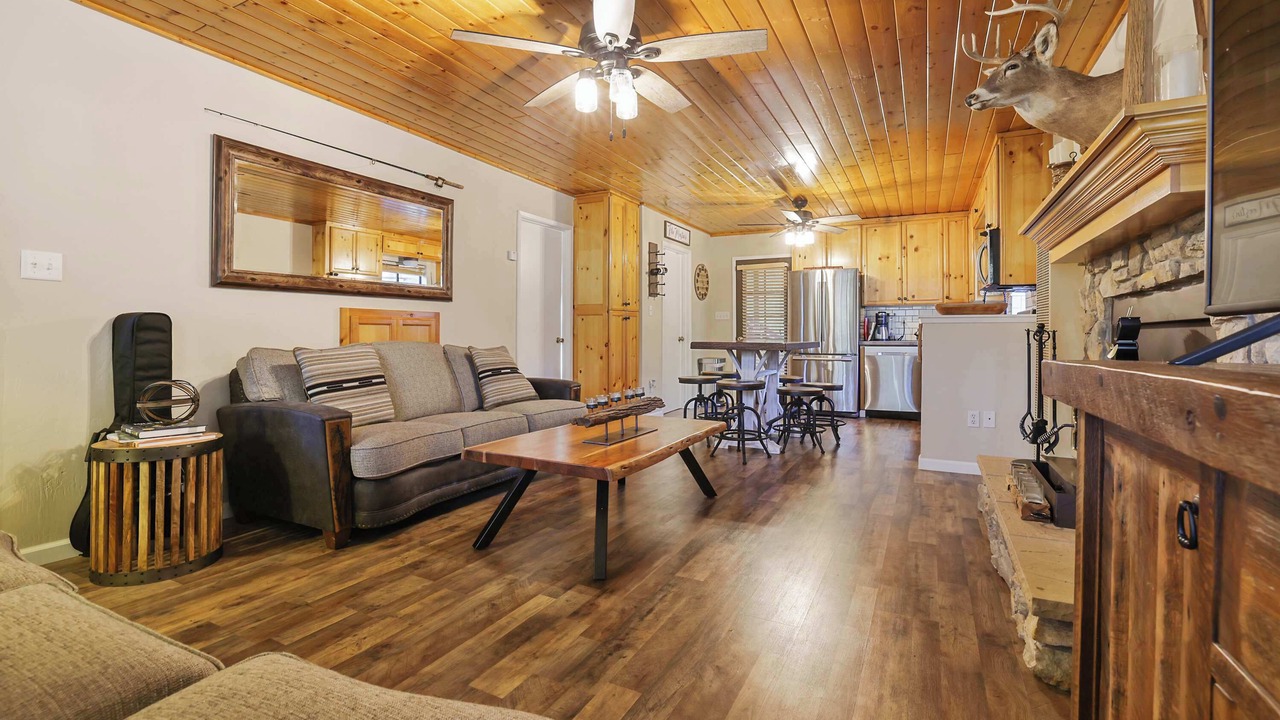 Photo of Livingroom in Springville