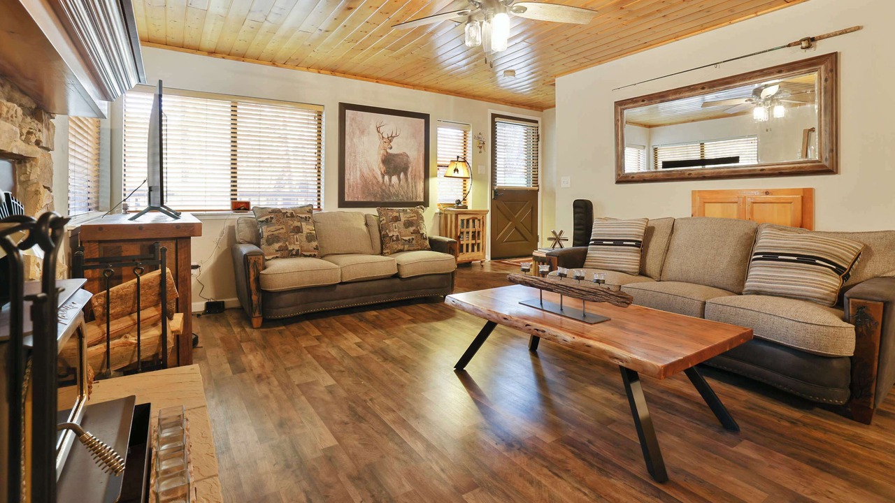 Photo of Livingroom in Springville