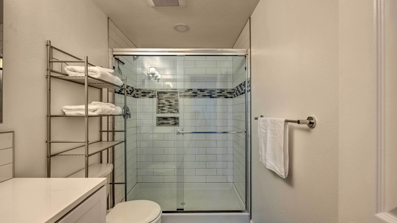 Photo of Bathroom in Club Crest