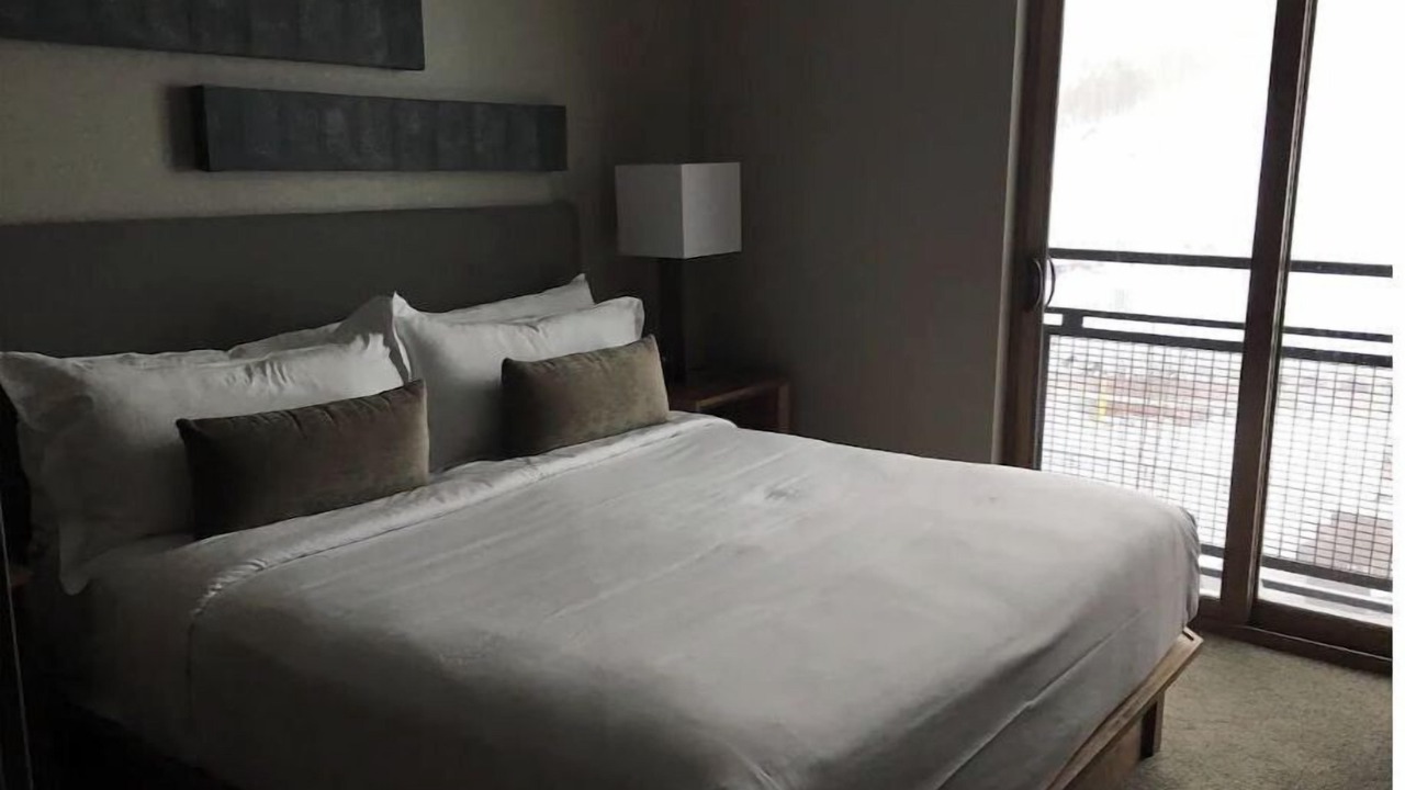 Photo of Bedroom in Peak 8
