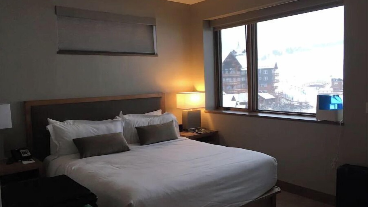Photo of Bedroom in Peak 8