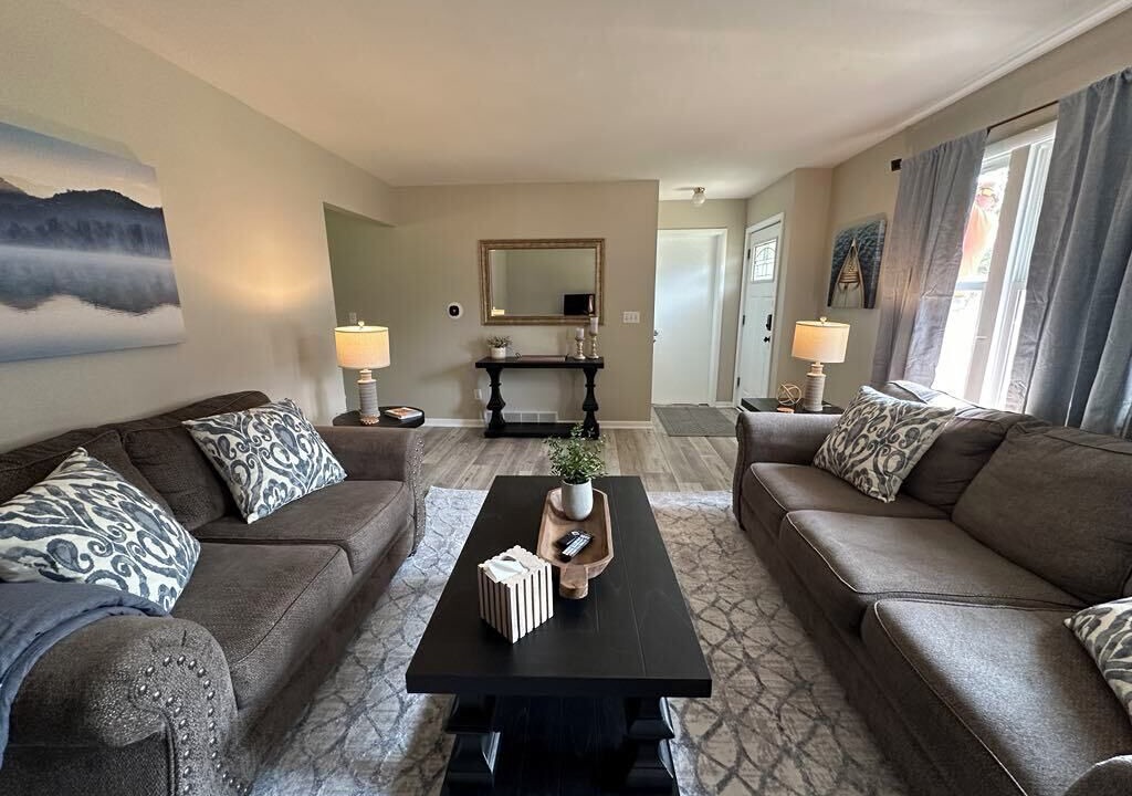 Photo of Livingroom in Lansing