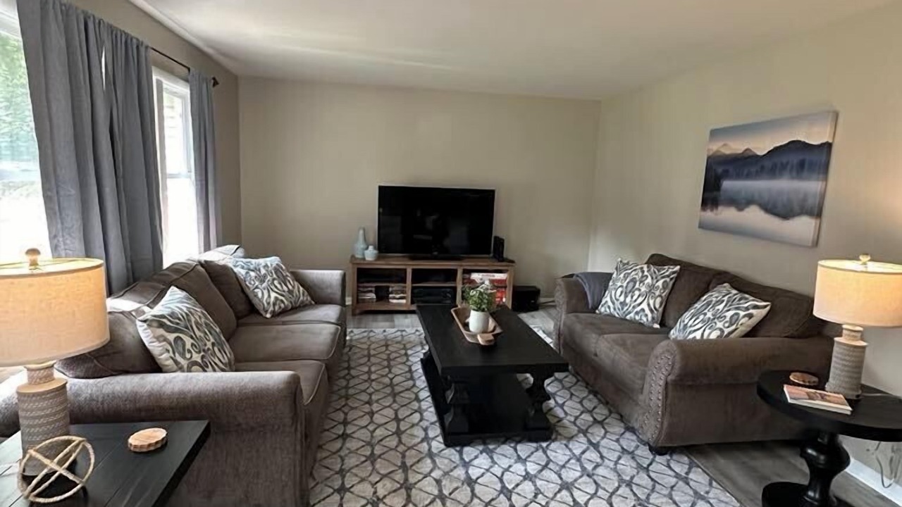 Photo of Livingroom in Lansing