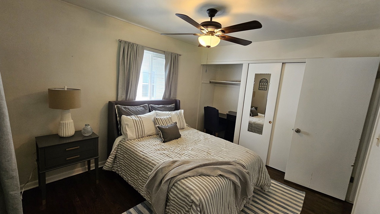 Photo of Bedroom in Lansing