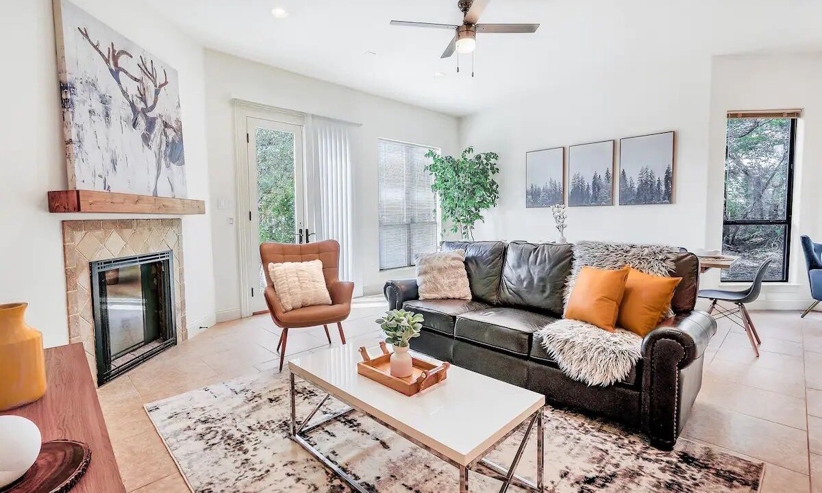 Photo of Livingroom in Cardinal Hills