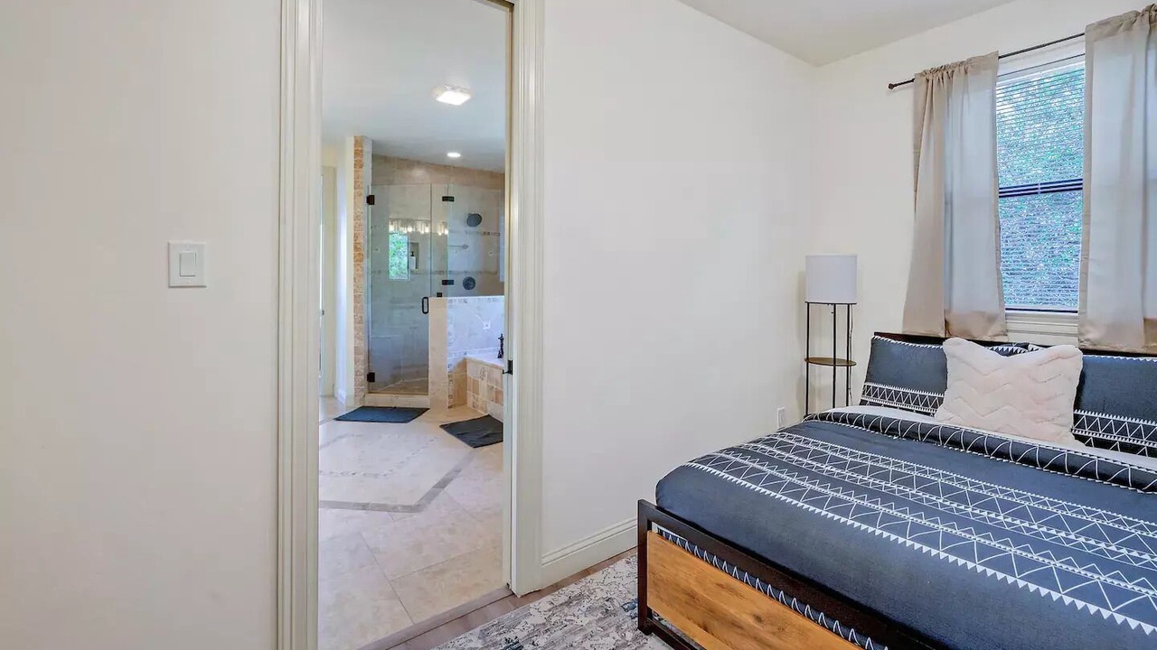 Photo of Bathroom in Cardinal Hills