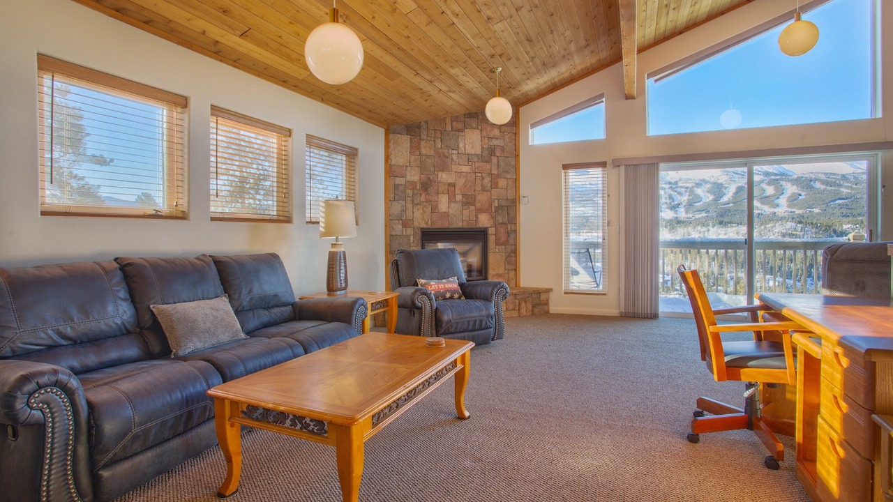 Photo of Livingroom in Huron Heights